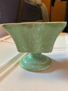 USA Speckled Green Ceramic Pedestal planter